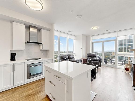 4th image of 2093 Fairview St #2004