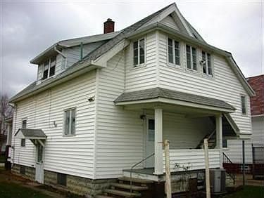 5th image of 824 W 18th St