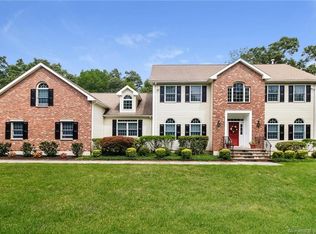 36 Tanglewood Dr, Danbury, CT 06811