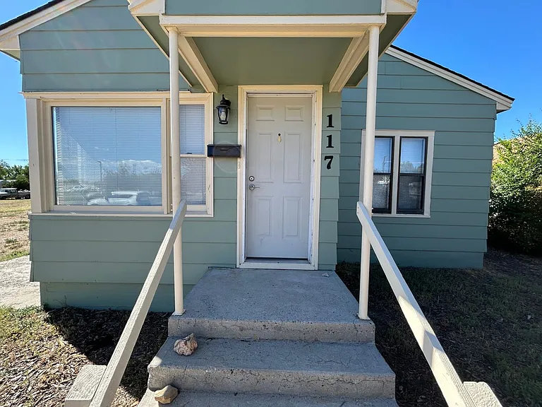 117 W Adams Ave — Photo 1