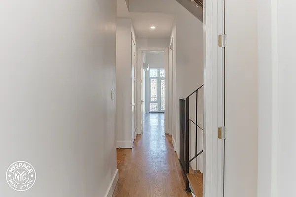 Rented by MySpaceNYC | media 10