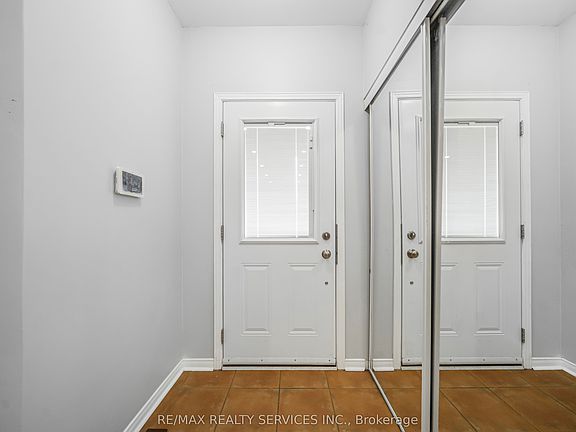 4th image of 81 Roadmaster Ln