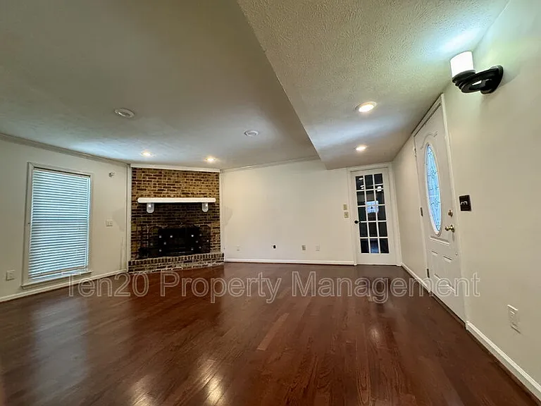 6446 Gloucester Ct — Photo 24