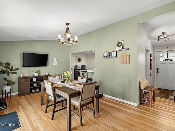 5th image of 27 Lafayette Drive