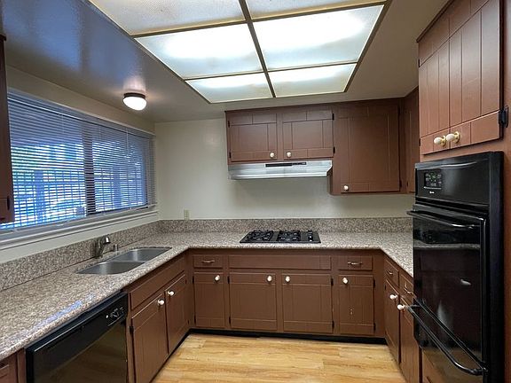 5th image of 3630 Mulholland Way #E824027dd