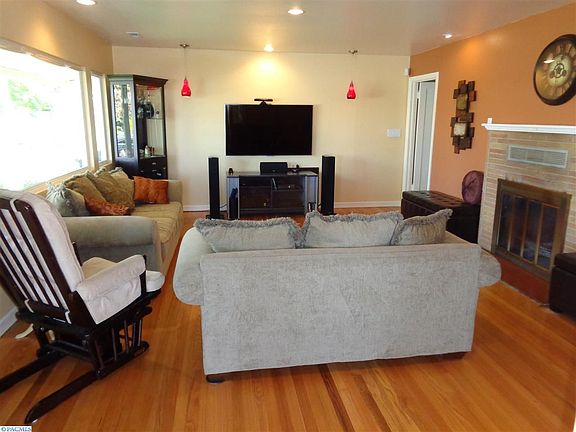 4th image of 813 10th St