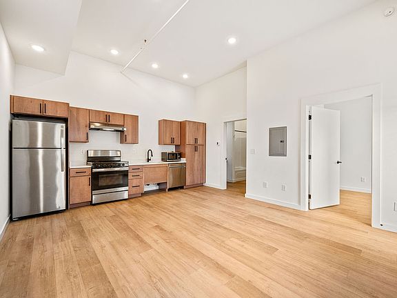 2nd image of 623 E Main St #105