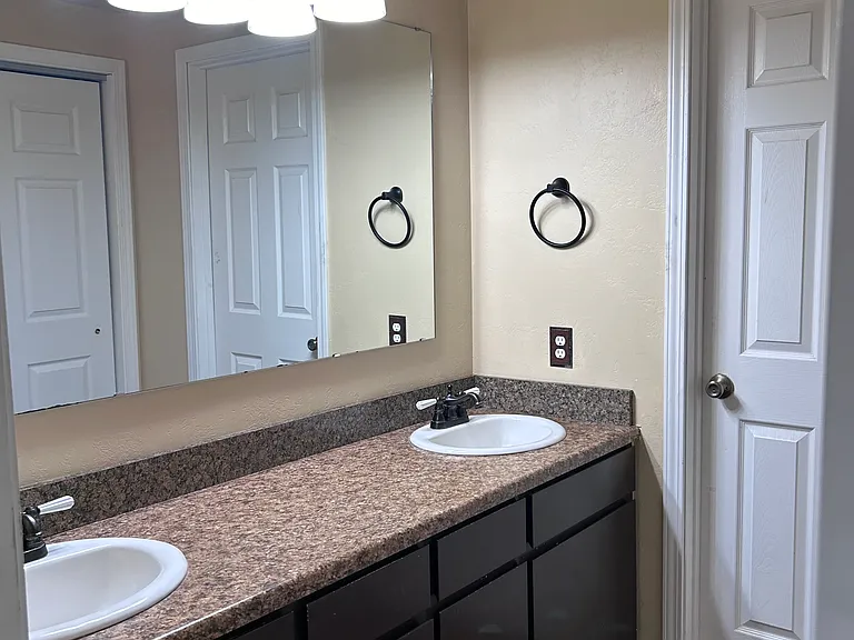22302 Glenview Ct SE — Photo 36