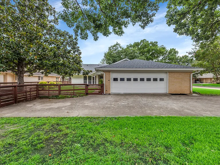 13826 Wooded Creek Ct — Photo 35