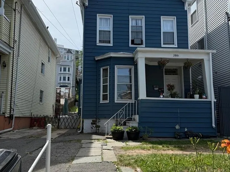 386 Summer Ave — Photo 1