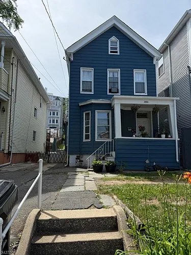 386 Summer Ave Photo 1