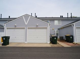 375 Meadow Green Ln, Round Lake Beach, IL 60073