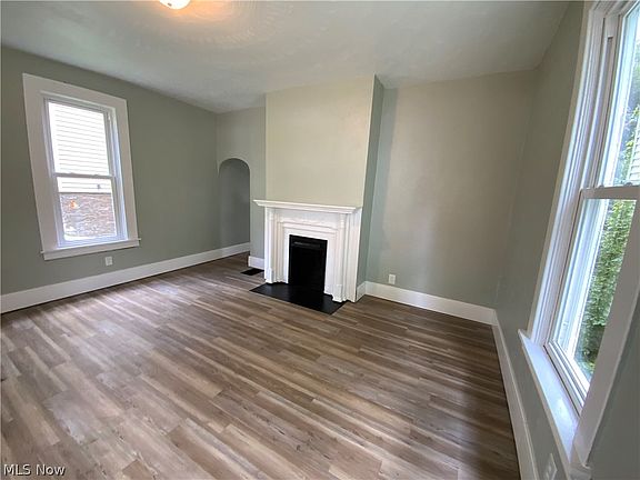 4th image of 946 Bank St