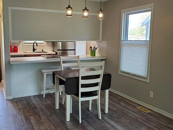 4th image of 3148 Riviera Dr SE
