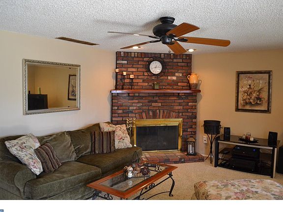 5th image of 302 Crescent Hill Dr