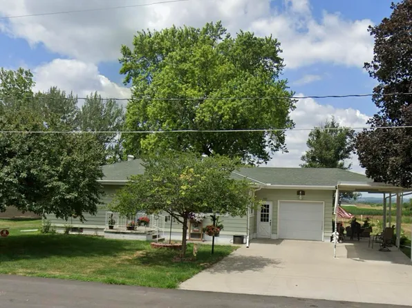 610 Johnson St, Crescent, IA 51526
