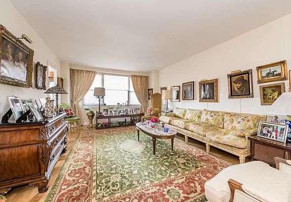 2nd image of 70-25 Yellowstone Blvd #22C