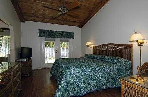 5th image of 2355 SW 28th Ave