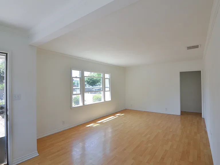 10906 Columbus Ave #1 — Photo 17