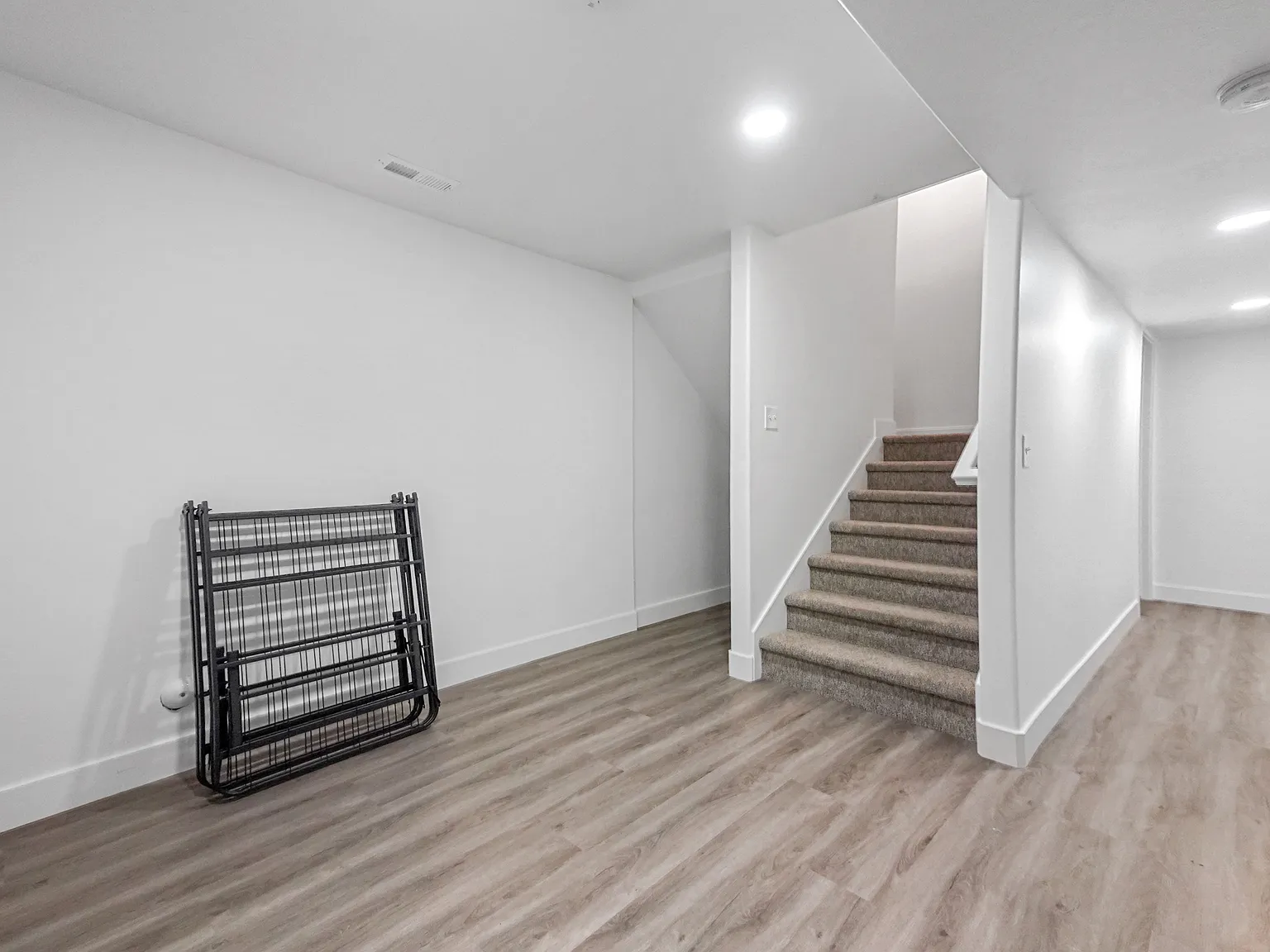 5 bed, 2039 sqft, $550 — Photo 3