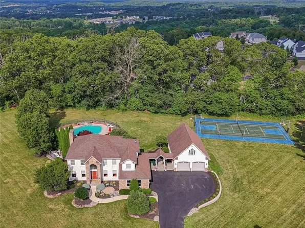 6301 Oakwood Cir, Coopersburg, PA 18036