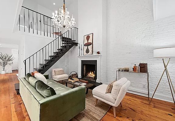 3rd image of 325 E 9th St APT 1