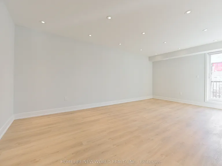 997 Dufferin St #UPPER — Photo 8