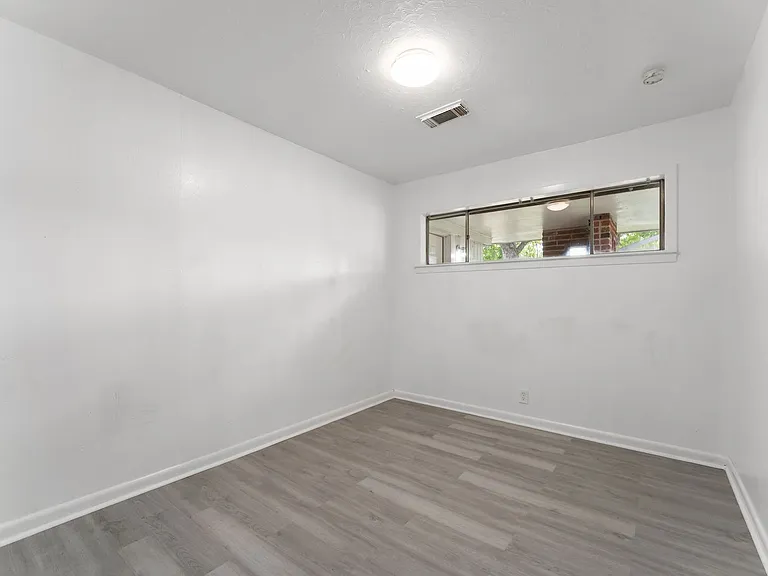 803 S 4th St — Photo 20