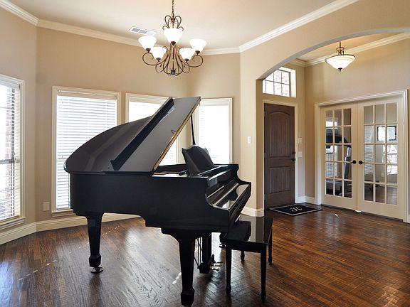 4th image of 607 Stowe Ln