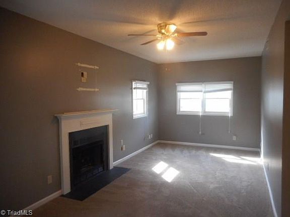 3rd image of 104 Brook Pine Dr