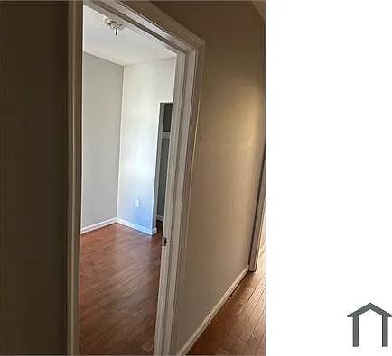 221 S Alden St — Photo 6