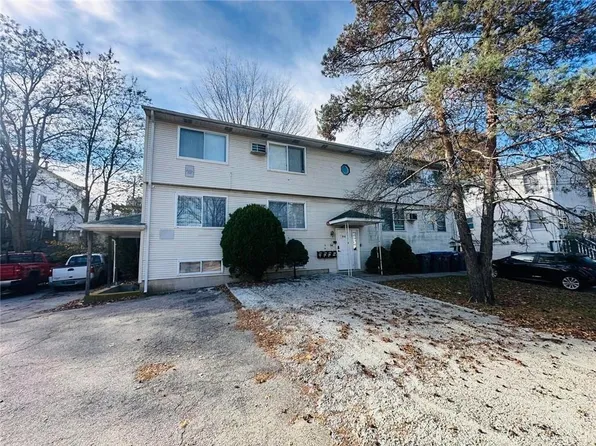 860 Douglas Ave, Providence, RI 02908