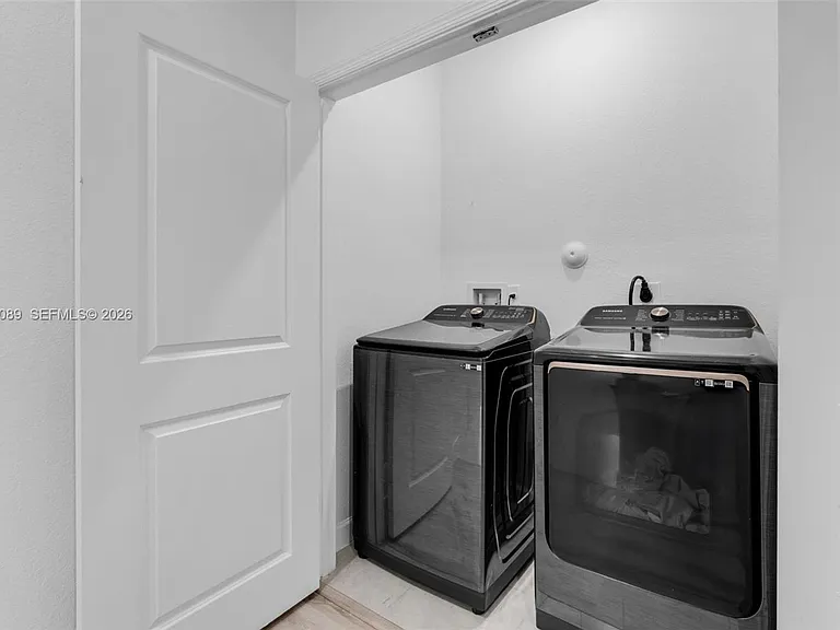 617 SW 11th St — Photo 19