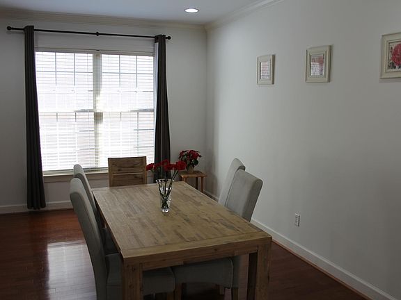 5th image of 614 Greenbriar Pl