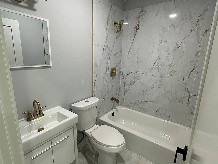 2134 W 50th St #2 — Photo 4