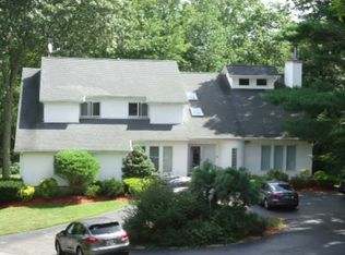 14 Collingwood Dr, Huntington Station, NY 11746