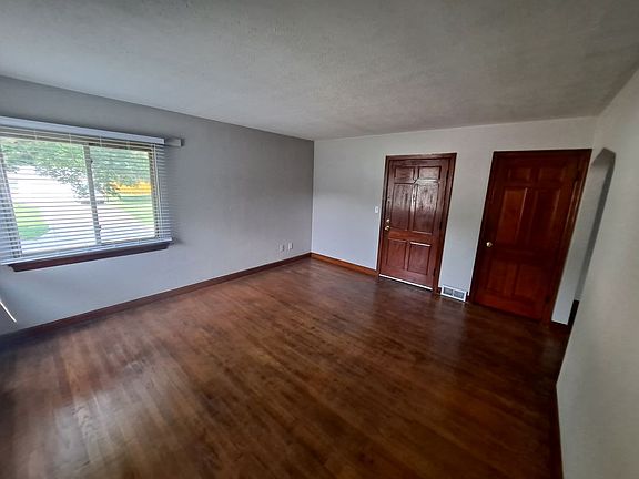4th image of 2025 21st St #4
