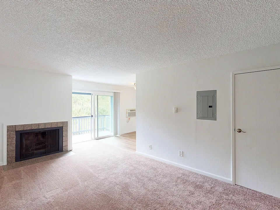 541 Alameda Del Prado #306