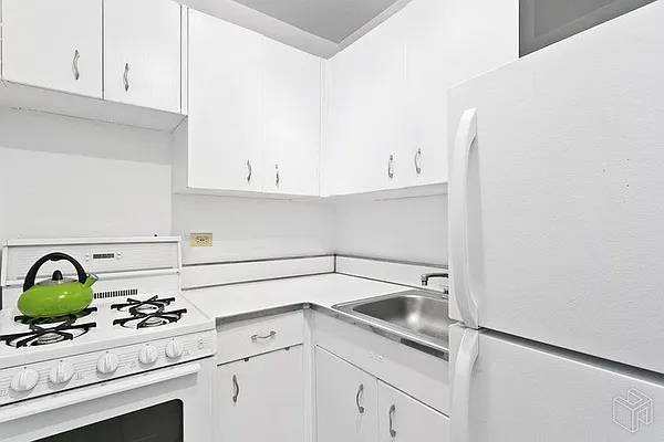 Rented by Halstead Real Estate | media 8