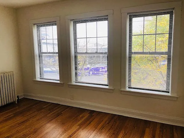 Spacious 1 Br Living Room