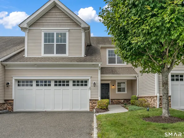 23 Woods Lane #23, Newtown, CT 06470