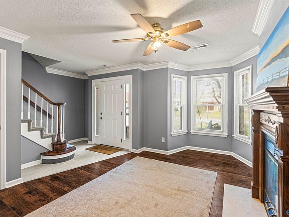 5th image of 415 Autumnwood Dr SW