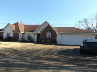 3870 Innsbrook Dr, Memphis, TN 38115