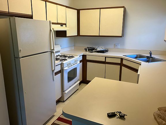 3rd image of 1132A Talbots Ln #A