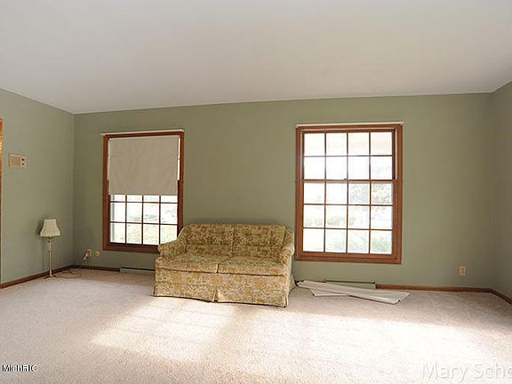 5th image of 2636 Algonquin Ct NE