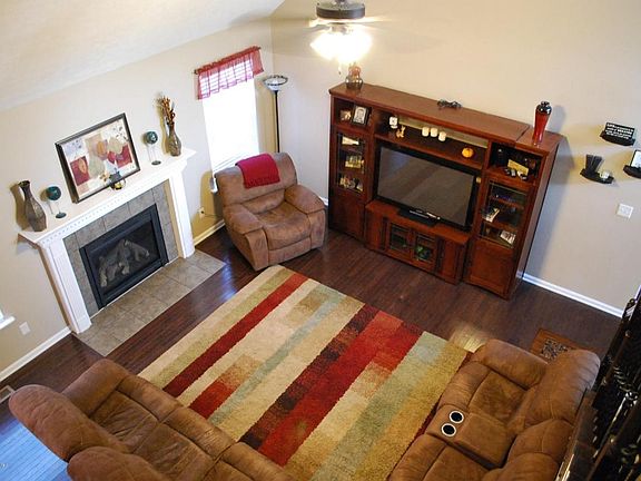 5th image of 244 River Falls Dr