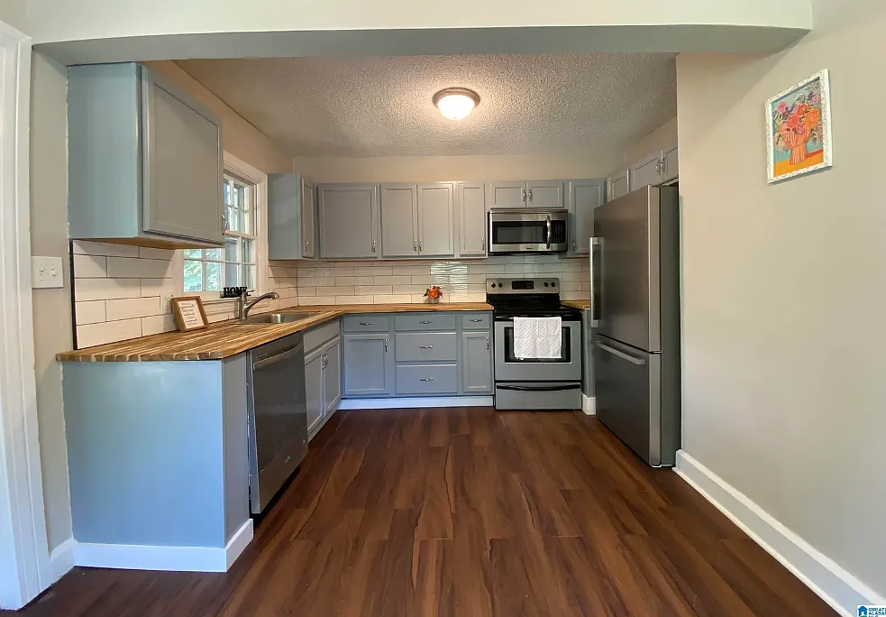 231 Ridgeway Rd — Photo 2