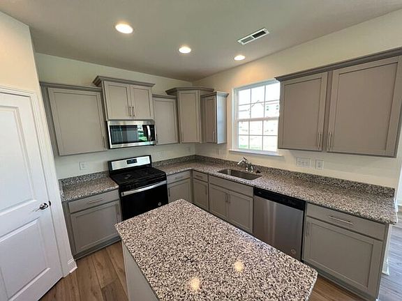 4th image of 157 Creekhaven Dr