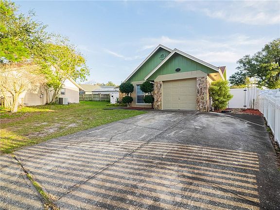 3rd image of 719 Spicewood Dr
