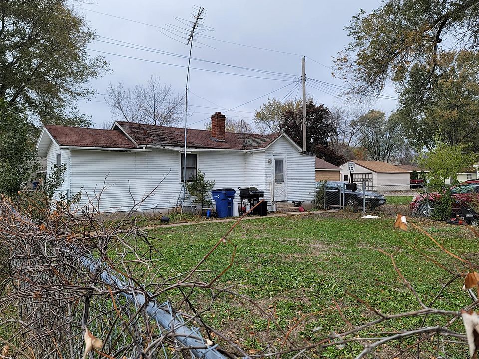 1st image of 909 13th St N